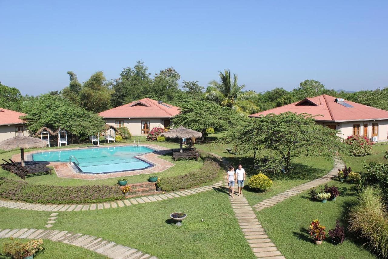 Hibiscus Garden Hotel Тисамахарама Екстериор снимка