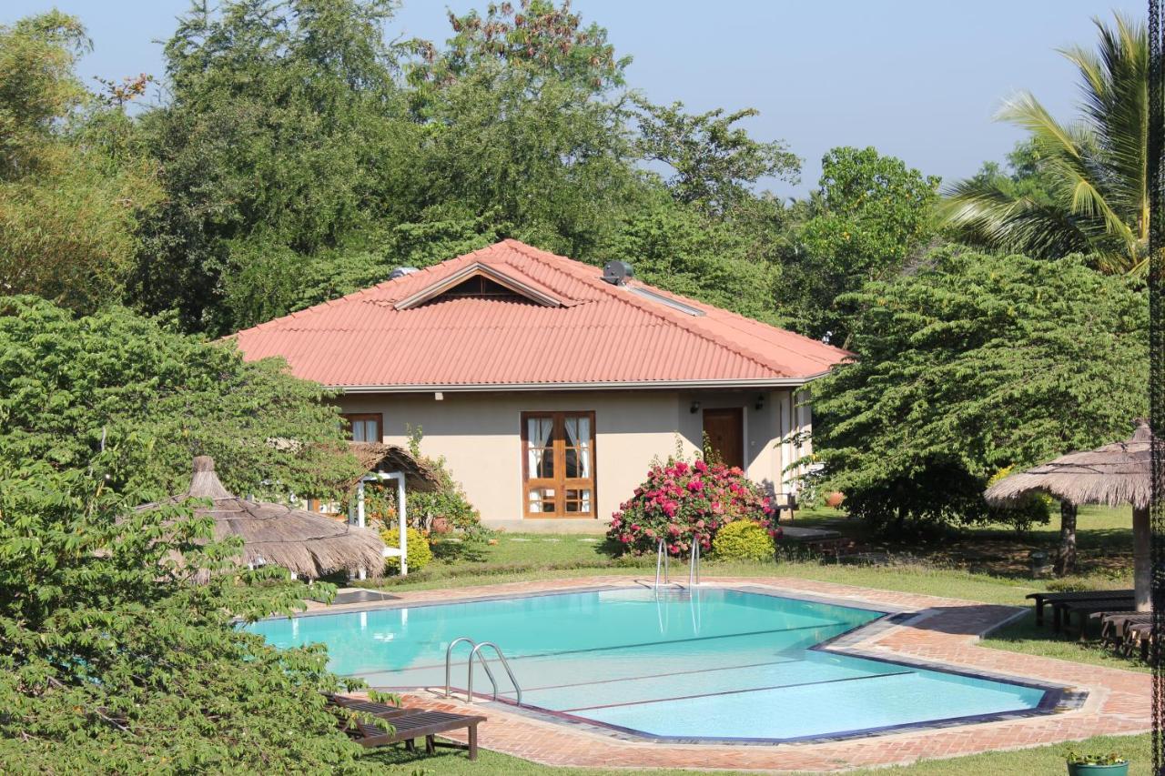 Hibiscus Garden Hotel Тисамахарама Екстериор снимка