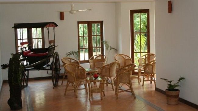 Hibiscus Garden Hotel Тисамахарама Ресторант снимка