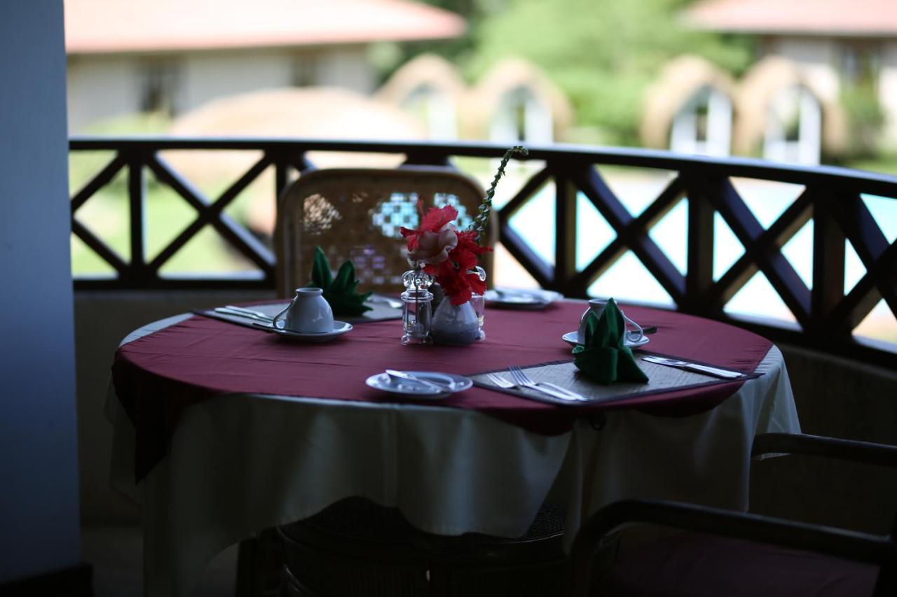 Hibiscus Garden Hotel Тисамахарама Екстериор снимка