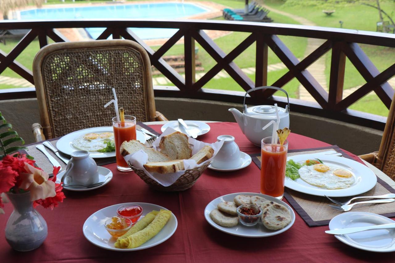 Hibiscus Garden Hotel Тисамахарама Екстериор снимка