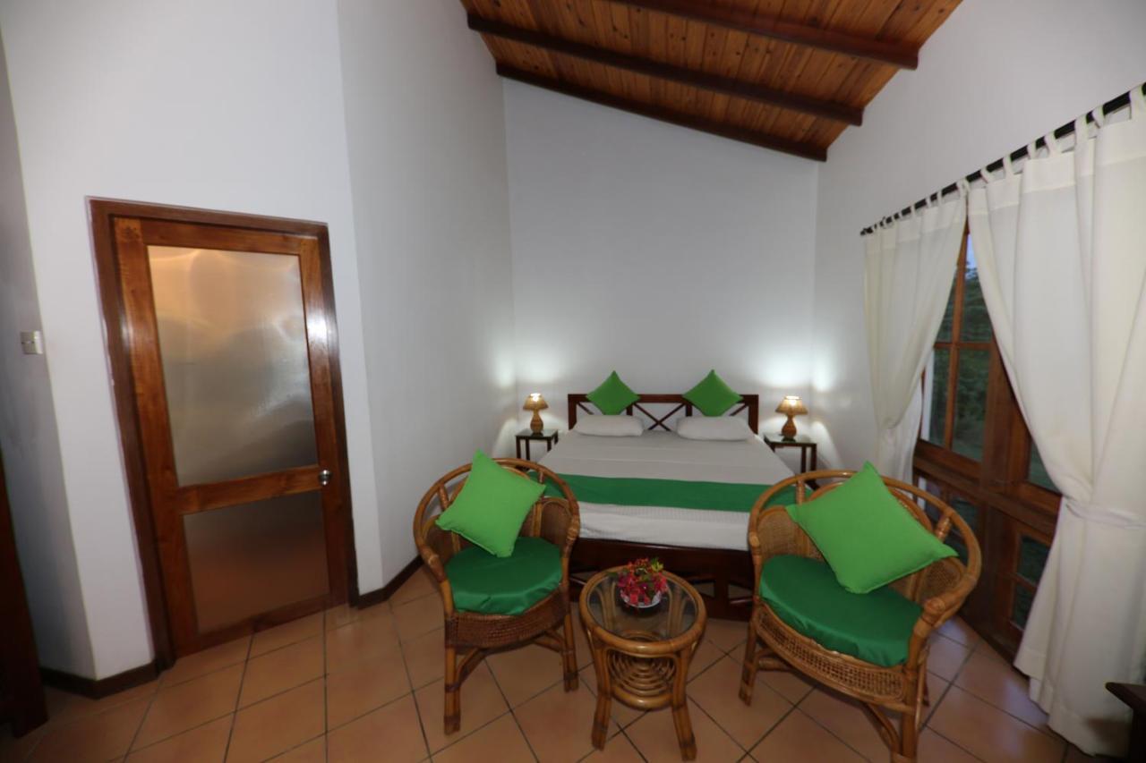 Hibiscus Garden Hotel Тисамахарама Екстериор снимка