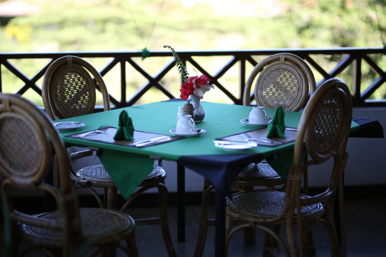 Hibiscus Garden Hotel Тисамахарама Екстериор снимка